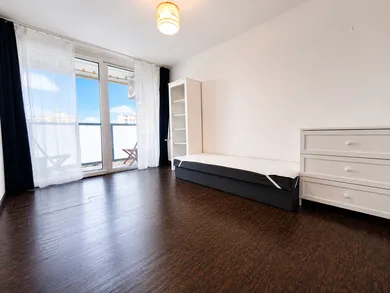 Na predaj 3-izbový byt, 65 m², Bratislava-Ružinov, Komárnická