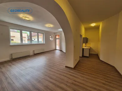Na predaj objekt, 73 m², Levice, Vojenská ul.