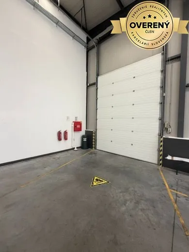 Na prenájom komerčné, 40 m², Senec