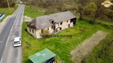 Na predaj 2-izbový dom, 517 m², Hankovce