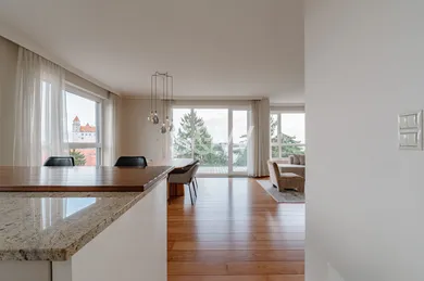 Na prenájom 2-izbový byt, 91 m², Bratislava-Staré Mesto, Mudroňova