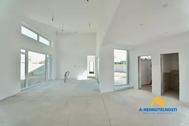 Na predaj 5-izbový dom, 185 m², Šamorín