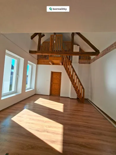 Na predaj 5-izbový dom, 108 m², Šoporňa