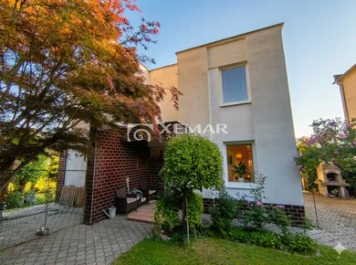 Domy na sprzedaż, 5-pokojowe, Žarnovica · €299 000