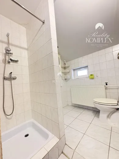 Na predaj 4-izbový dom, 120 m², Komárno