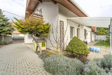 Na predaj 8-izbový dom, 45 m², Bratislava-Podunajské Biskupice
