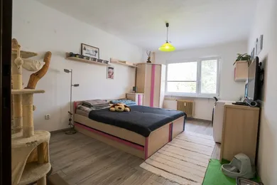 Na predaj 3-izbový byt, 74 m², Zvolen, J. Banika