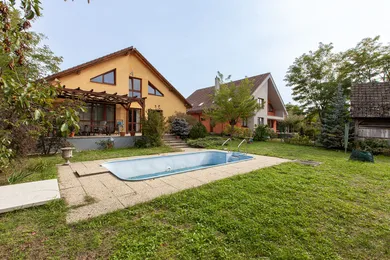 Na predaj dom, 312 m², Lakšárska Nová Ves