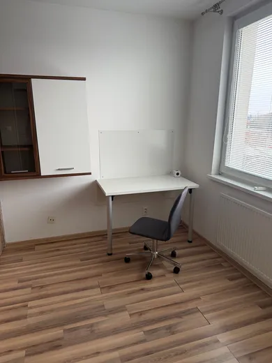 Na prenájom 3-izbový byt, 83 m², Levice, Ul. M. R. Štefánika