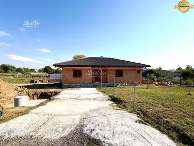 Eladó házak, 5-szobás, Nitra · €275 000