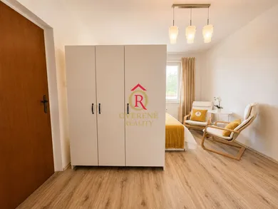 Na predaj 1-izbový byt, 31 m², Banská Bystrica, Školská