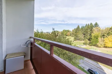 Na predaj 3-izbový byt, 64 m², Prievidza, Dlhá