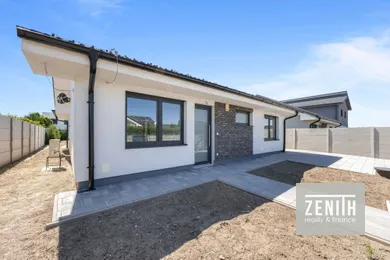 Будинки на продаж, 4-кімнатні, Miloslavov · €429 900