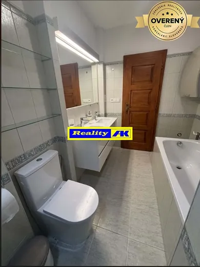 Na predaj 4-izbový dom, 210 m², Valča, Valča 533