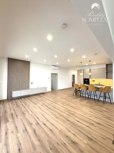 Na predaj 4-izbový dom, 681 m², Komárno