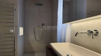 Na predaj 4-izbový dom, 142 m², Bratislava-Nové Mesto, Lopenícka