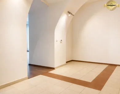 Na prenájom komerčné, 68 m², Bratislava-Staré Mesto, Ventúrska