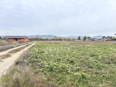 Na predaj pozemok, 594 m², Skalka nad Váhom
