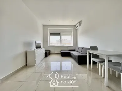 Na prenájom byt v Nové Zámky · €450 · Dokončené