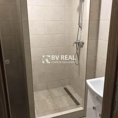 Na prenájom 2-izbový byt, 50 m², Handlová, Partizánska