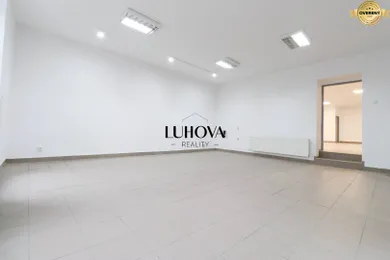 Na prenájom komerčné, 38 m², Púchov, Hollého