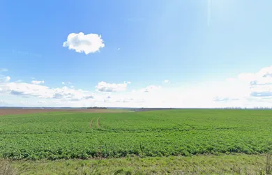 Na predaj pozemok, Báb