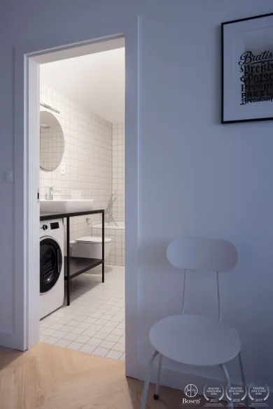 Na prenájom 1-izbový byt, 38 m², Bratislava-Staré Mesto, Dunajská