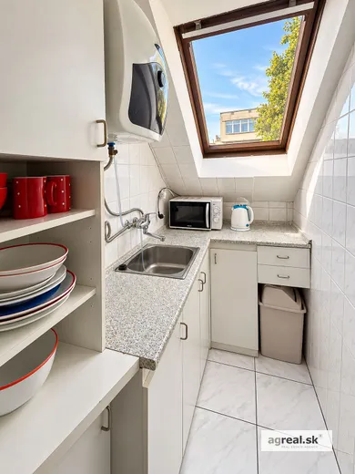 Na prenájom 1-izbový byt, 25 m², Bratislava-Staré Mesto