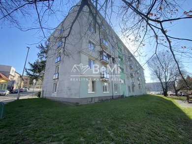 Na predaj 3-izbový byt, 64 m², Nitra, Vikárska