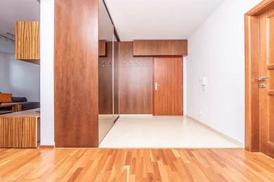 Na prenájom 3-izbový byt, 90 m², Bratislava-Petržalka, Haanova