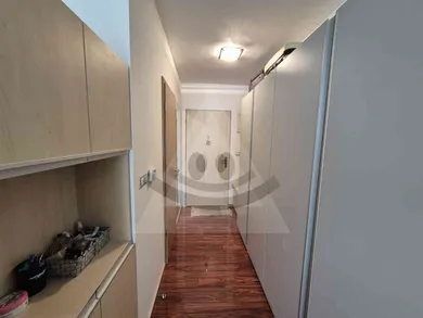Na prenájom 1-izbový byt, 33 m², Komárno, Lodná ul.
