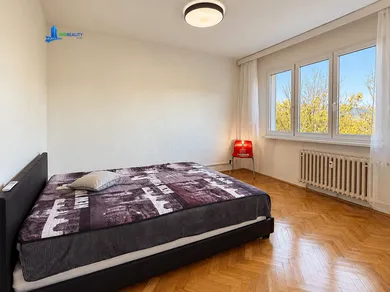 Na predaj 3-izbový byt, 74 m², Banská Bystrica, Švermova