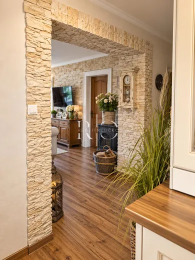 Na predaj 2-izbový byt, 67 m², Handlová, -