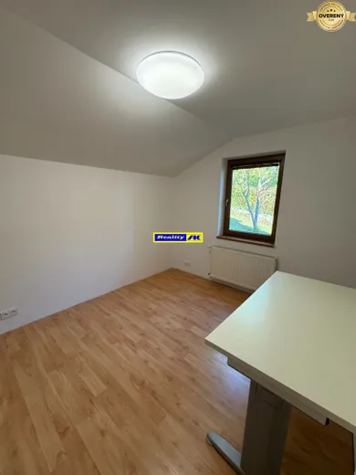 Na predaj 4-izbový dom, 210 m², Valča, Valča 533