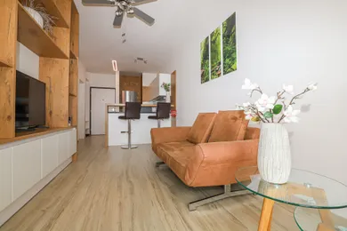 Na prenájom 1-izbový byt, 37 m², Bratislava-Petržalka, Žltá