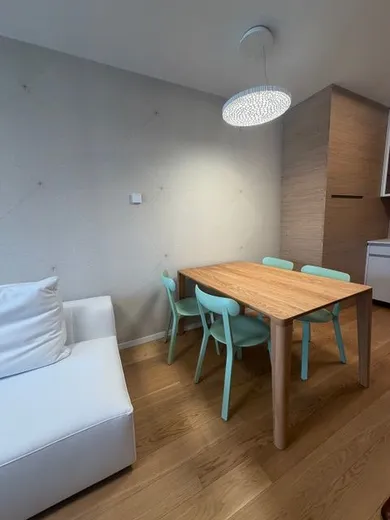 Na prenájom 2-izbový byt, 50 m², Bratislava-Staré Mesto, Floriánska