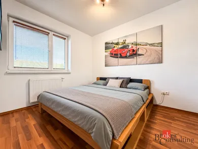 Na prenájom 2-izbový byt, 44 m², Bratislava-Nové Mesto, Jurská