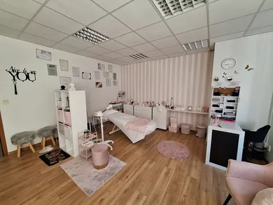 Na prenájom komerčné, 27 m², Komárno, Župná ul.
