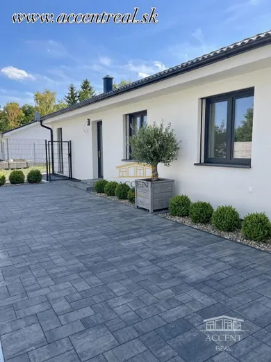 Domy na sprzedaż, 4-pokojowe, Kráľová pri Senci · €285 000