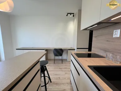 Na predaj 1-izbový byt, 23 m², Bratislava-Staré Mesto, Krížna