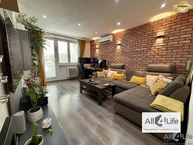 Na predaj 2-izbový byt, 58 m², Nové Mesto nad Váhom, D. Štubňu