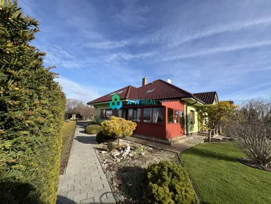 Na predaj 7-izbový dom, 162 m², Dolný Bar