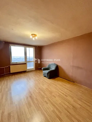 Na predaj 2-izbový byt, 68 m², Nové Zámky, -