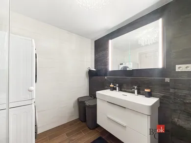 Na prenájom 3-izbový byt, 93 m², Bratislava-Ružinov, Pribinova