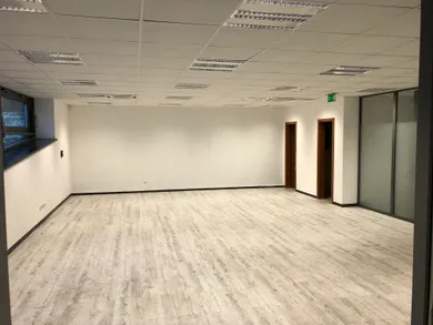 Na prenájom komerčné, 111 m², Bratislava-Nové Mesto, Smrečianska