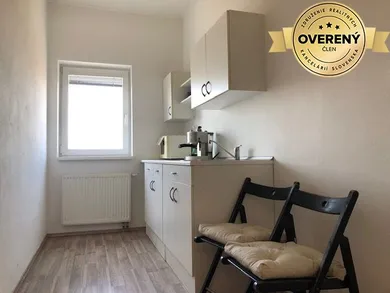 Na prenájom komerčné, 17 m², Senec, Poľná