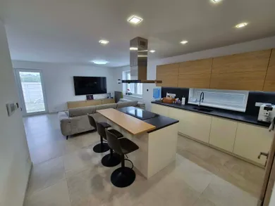 Domy na sprzedaż, 1-pokojowe, Nitra · €318 000