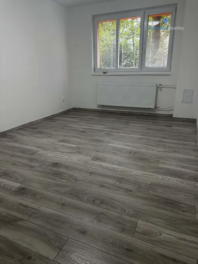 Na predaj 3-izbový byt, 64 m², Vráble, Kaška