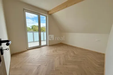 Na predaj 3-izbový byt, 60 m², Ivanka pri Dunaji, Okružná