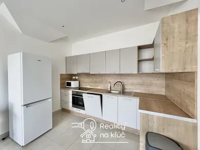 Byty na prenájom 2-izbový, Nové Zámky · €450